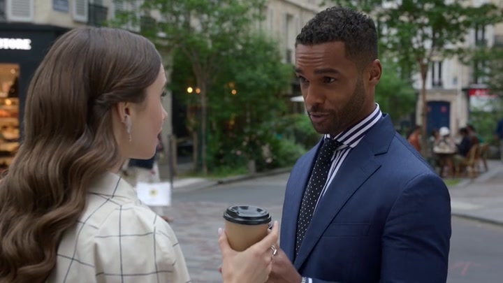 Emily_in_Paris_S02E05_WEBRip_x264-ION10_1537.jpg
