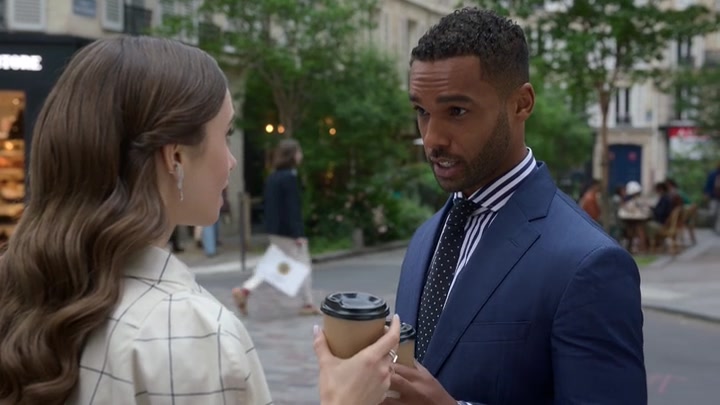 Emily_in_Paris_S02E05_WEBRip_x264-ION10_1538.jpg