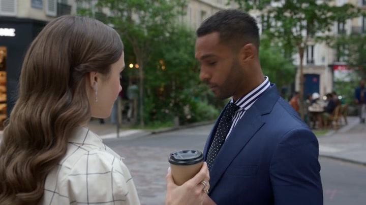 Emily_in_Paris_S02E05_WEBRip_x264-ION10_1542.jpg