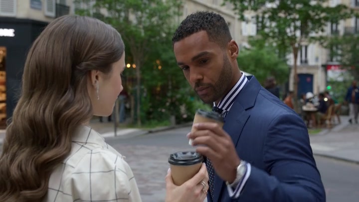 Emily_in_Paris_S02E05_WEBRip_x264-ION10_1543.jpg