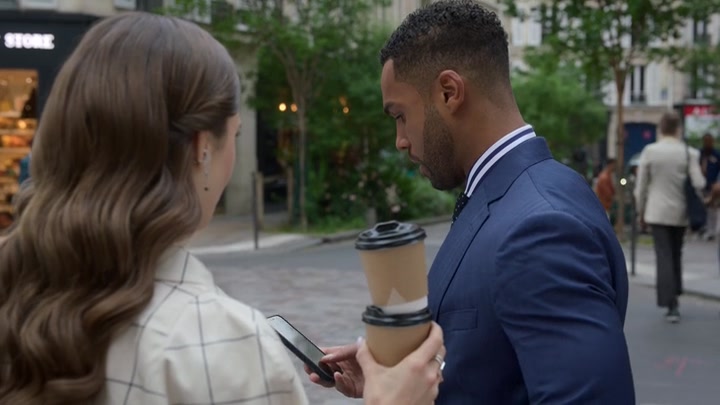 Emily_in_Paris_S02E05_WEBRip_x264-ION10_1549.jpg Emily_in_Paris_S02E05_WEBRip_x264-ION10_1549.jpg