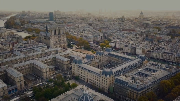 Emily_in_Paris_S02E05_WEBRip_x264-ION10_1595.jpg Emily_in_Paris_S02E05_WEBRip_x264-ION10_1595.jpg