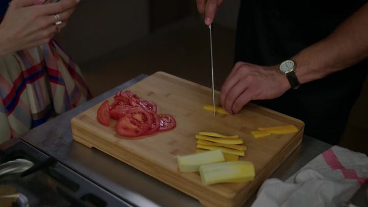Emily_in_Paris_S02E05_WEBRip_x264-ION10_1606.jpg Emily_in_Paris_S02E05_WEBRip_x264-ION10_1606.jpg