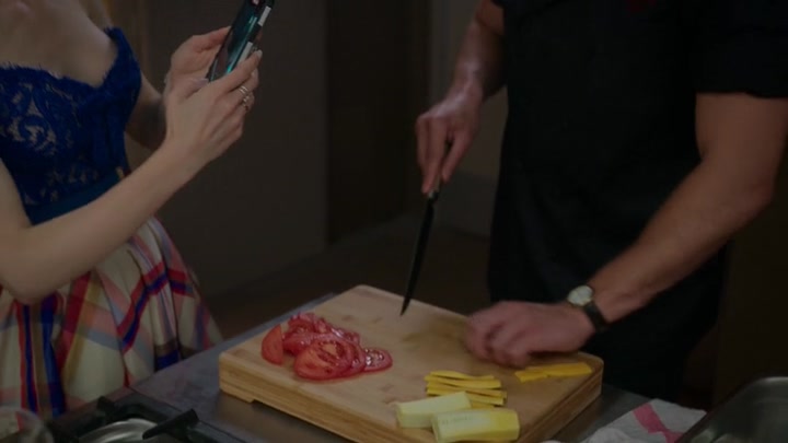 Emily_in_Paris_S02E05_WEBRip_x264-ION10_1608.jpg Emily_in_Paris_S02E05_WEBRip_x264-ION10_1608.jpg