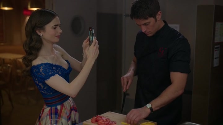 Emily_in_Paris_S02E05_WEBRip_x264-ION10_1613.jpg