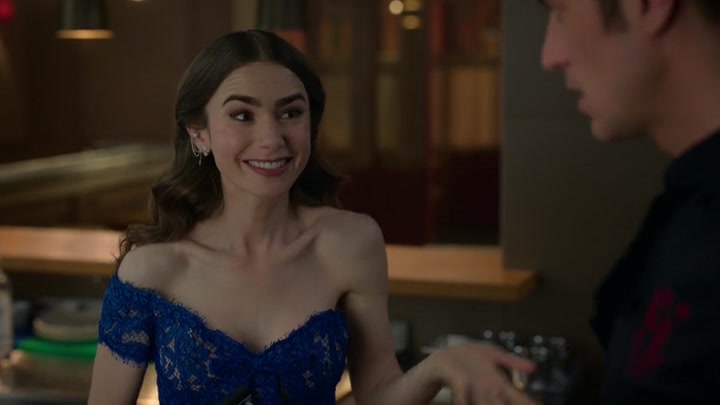 Emily_in_Paris_S02E05_WEBRip_x264-ION10_1622.jpg
