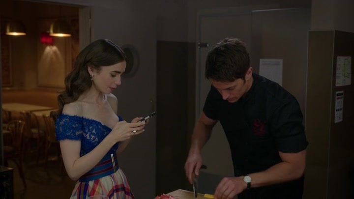Emily_in_Paris_S02E05_WEBRip_x264-ION10_1647.jpg