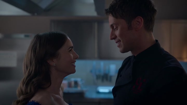 Emily_in_Paris_S02E05_WEBRip_x264-ION10_1704.jpg