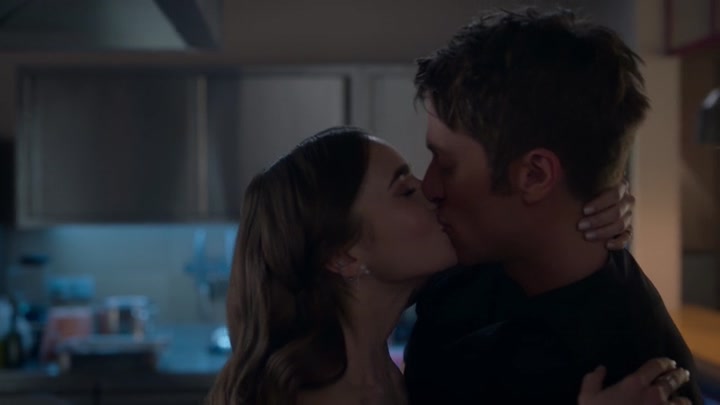Emily_in_Paris_S02E05_WEBRip_x264-ION10_1724.jpg