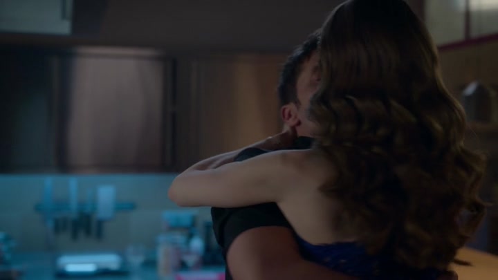 Emily_in_Paris_S02E05_WEBRip_x264-ION10_1729.jpg