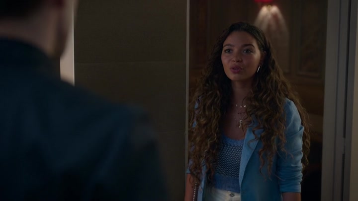Emily_in_Paris_S02E05_WEBRip_x264-ION10_1756.jpg