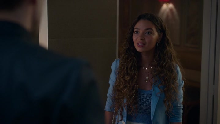 Emily_in_Paris_S02E05_WEBRip_x264-ION10_1757.jpg