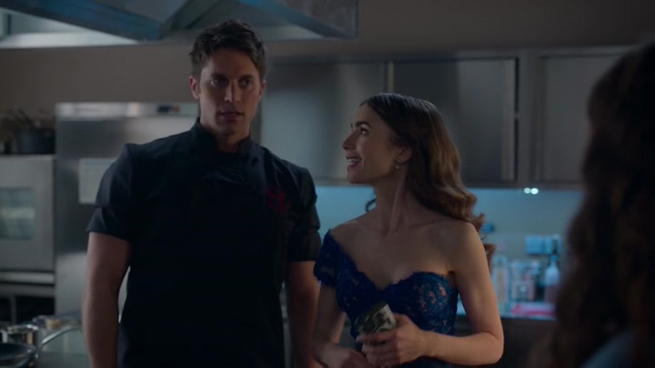 Emily_in_Paris_S02E05_WEBRip_x264-ION10_1771.jpg