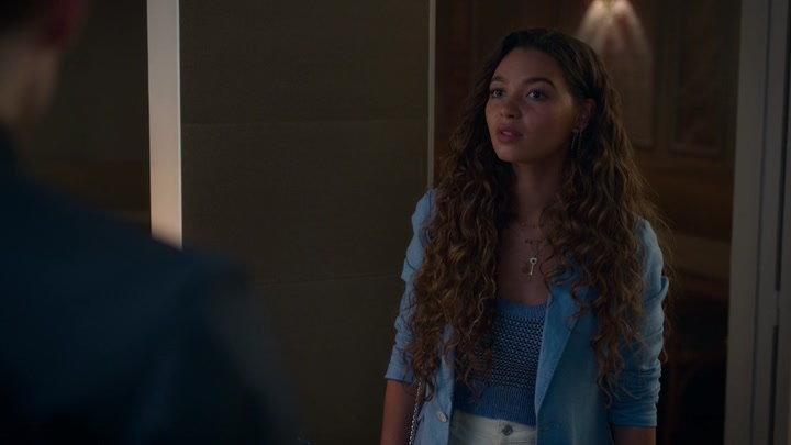Emily_in_Paris_S02E05_WEBRip_x264-ION10_1779.jpg
