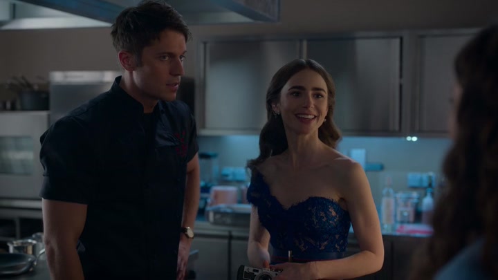 Emily_in_Paris_S02E05_WEBRip_x264-ION10_1783.jpg