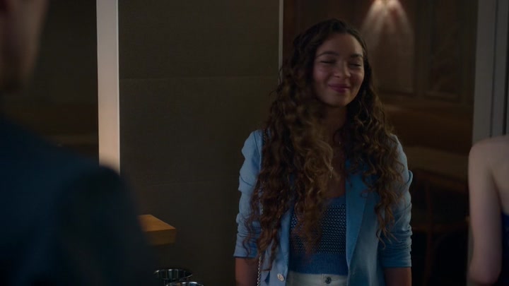 Emily_in_Paris_S02E05_WEBRip_x264-ION10_1791.jpg
