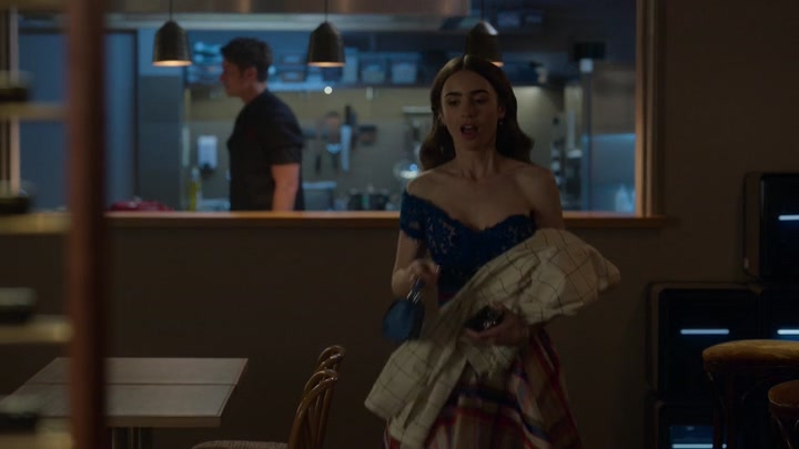 Emily_in_Paris_S02E05_WEBRip_x264-ION10_1798.jpg