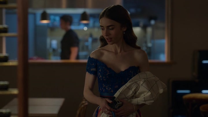 Emily_in_Paris_S02E05_WEBRip_x264-ION10_1803.jpg
