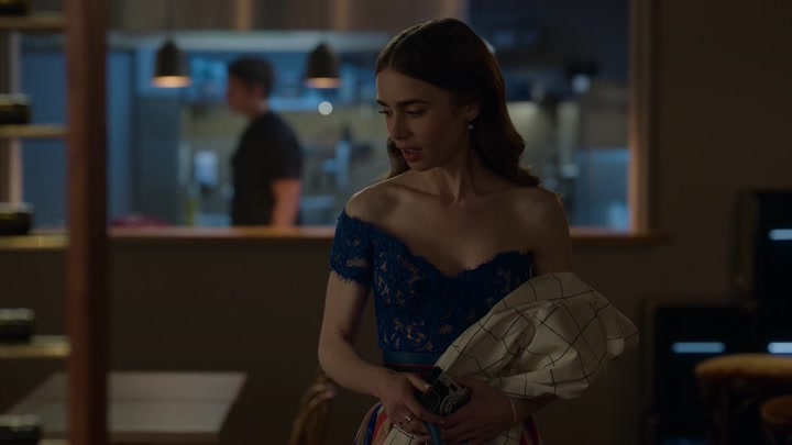 Emily_in_Paris_S02E05_WEBRip_x264-ION10_1804.jpg