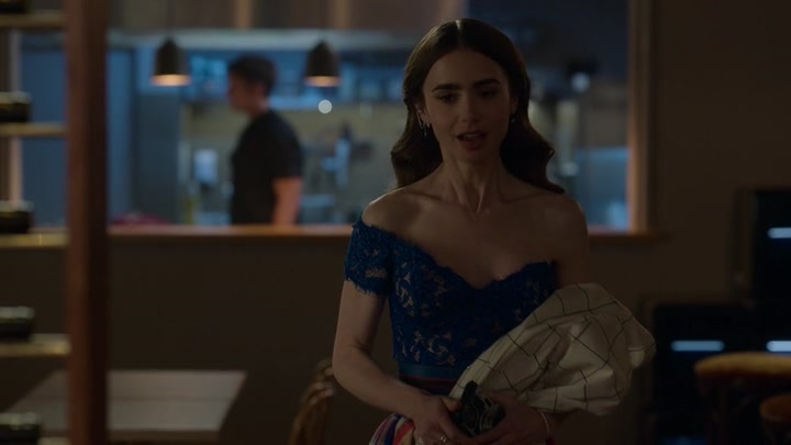 Emily_in_Paris_S02E05_WEBRip_x264-ION10_1807.jpg