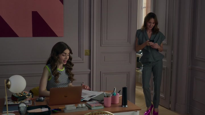 Emily_in_Paris_S02E05_WEBRip_x264-ION10_1843.jpg Emily_in_Paris_S02E05_WEBRip_x264-ION10_1843.jpg