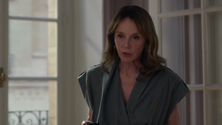 Emily_in_Paris_S02E05_WEBRip_x264-ION10_1874.jpg