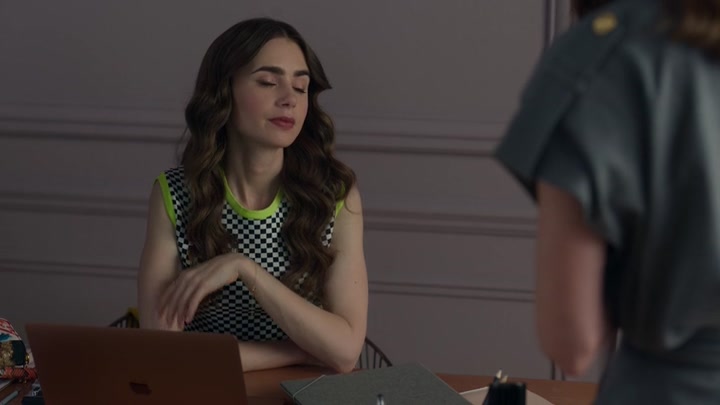Emily_in_Paris_S02E05_WEBRip_x264-ION10_1878.jpg