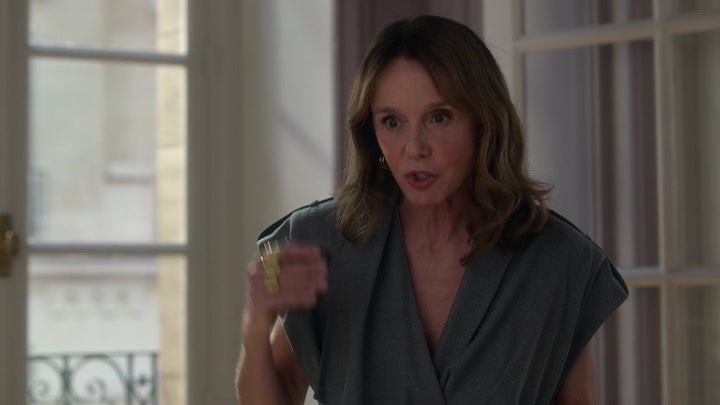 Emily_in_Paris_S02E05_WEBRip_x264-ION10_1885.jpg