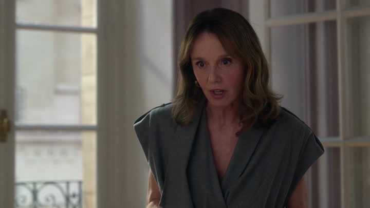 Emily_in_Paris_S02E05_WEBRip_x264-ION10_1886.jpg