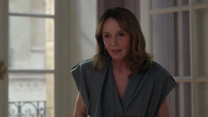 Emily_in_Paris_S02E05_WEBRip_x264-ION10_1893.jpg