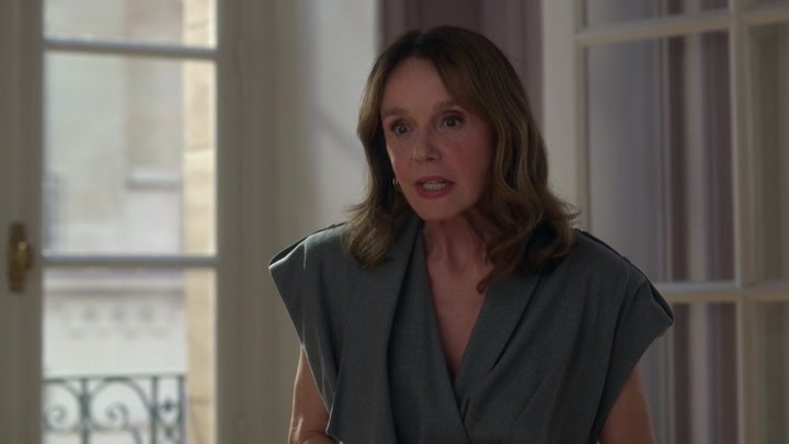 Emily_in_Paris_S02E05_WEBRip_x264-ION10_1905.jpg