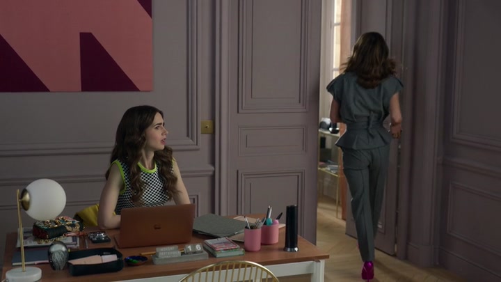 Emily_in_Paris_S02E05_WEBRip_x264-ION10_1920.jpg