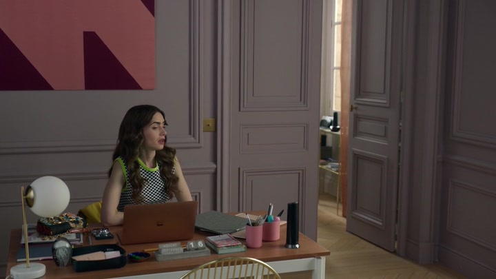 Emily_in_Paris_S02E05_WEBRip_x264-ION10_1922.jpg