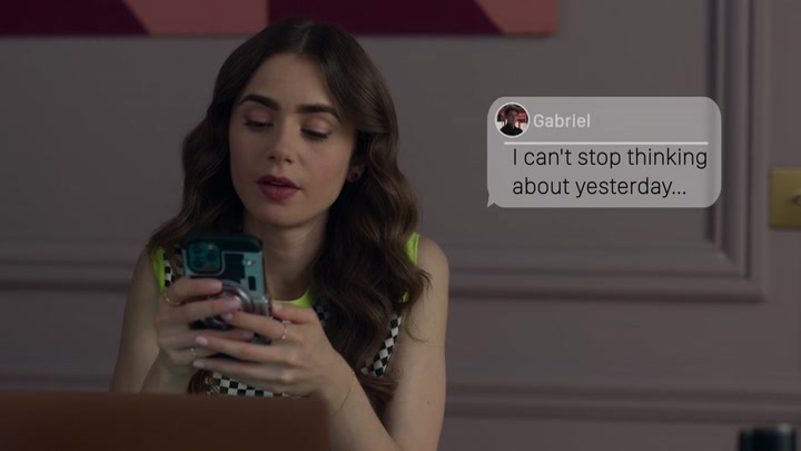 Emily_in_Paris_S02E05_WEBRip_x264-ION10_1933.jpg