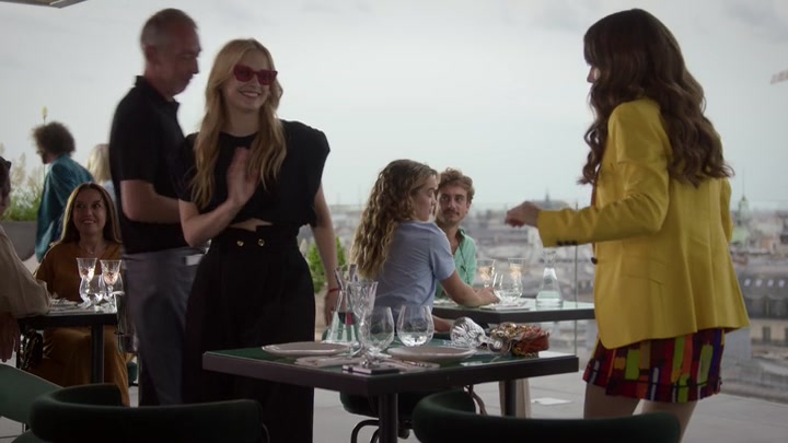 Emily_in_Paris_S02E05_WEBRip_x264-ION10_1983.jpg Emily_in_Paris_S02E05_WEBRip_x264-ION10_1983.jpg