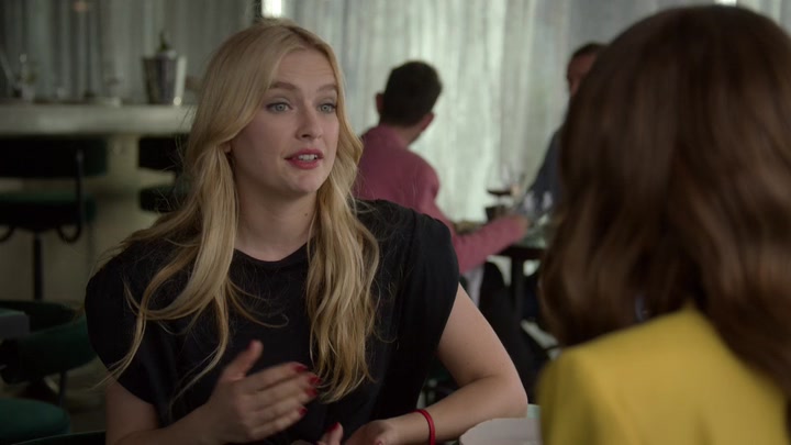 Emily_in_Paris_S02E05_WEBRip_x264-ION10_2019.jpg