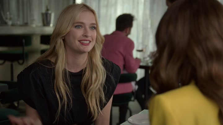 Emily_in_Paris_S02E05_WEBRip_x264-ION10_2062.jpg