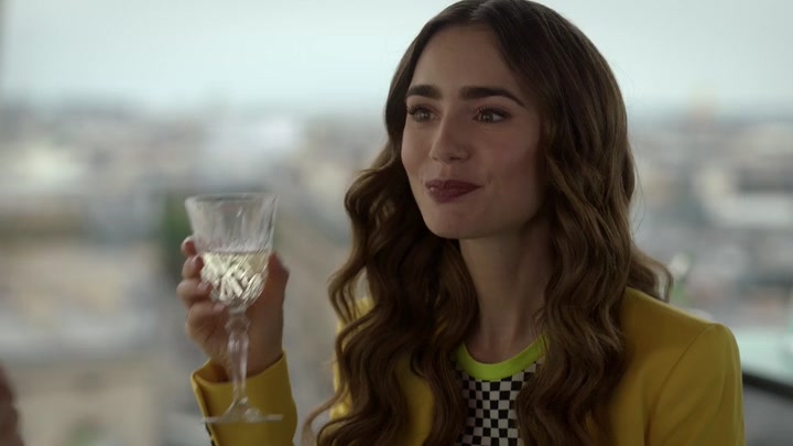 Emily_in_Paris_S02E05_WEBRip_x264-ION10_2085.jpg
