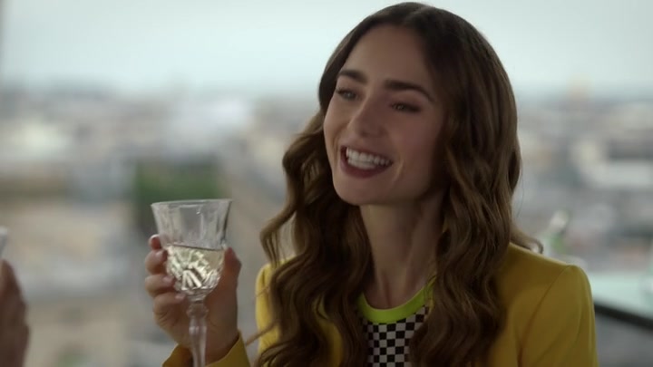Emily_in_Paris_S02E05_WEBRip_x264-ION10_2086.jpg