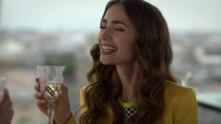 Emily_in_Paris_S02E05_WEBRip_x264-ION10_2087.jpg