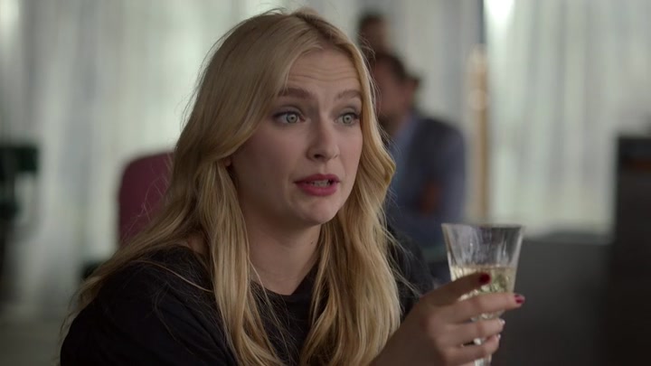 Emily_in_Paris_S02E05_WEBRip_x264-ION10_2091.jpg