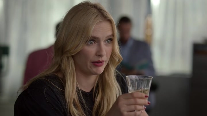 Emily_in_Paris_S02E05_WEBRip_x264-ION10_2104.jpg