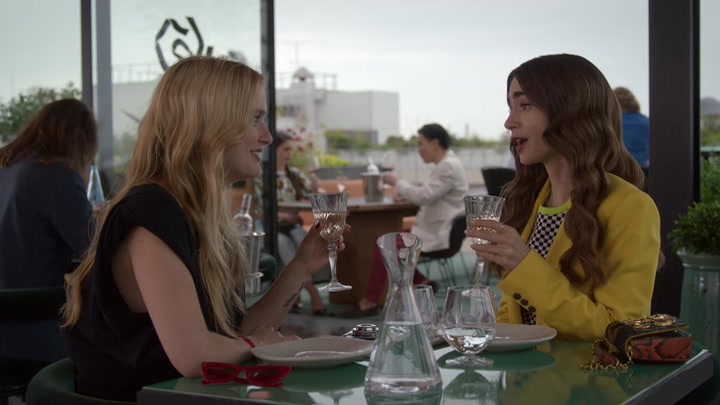 Emily_in_Paris_S02E05_WEBRip_x264-ION10_2108.jpg