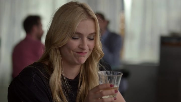 Emily_in_Paris_S02E05_WEBRip_x264-ION10_2117.jpg