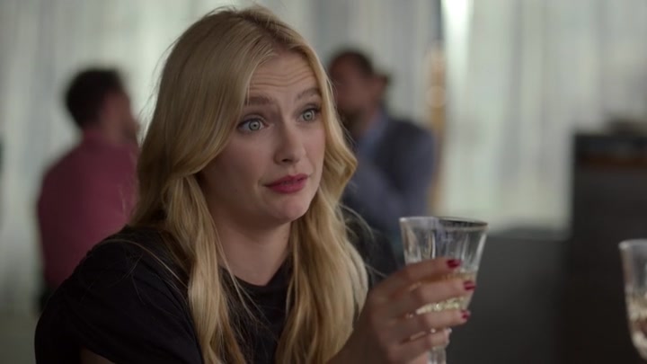 Emily_in_Paris_S02E05_WEBRip_x264-ION10_2123.jpg