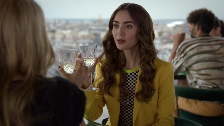 Emily_in_Paris_S02E05_WEBRip_x264-ION10_2126.jpg