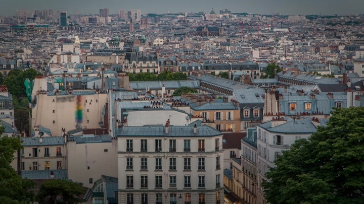Emily_in_Paris_S02E05_WEBRip_x264-ION10_2135.jpg