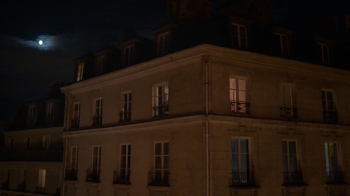 Emily_in_Paris_S02E05_WEBRip_x264-ION10_2139.jpg