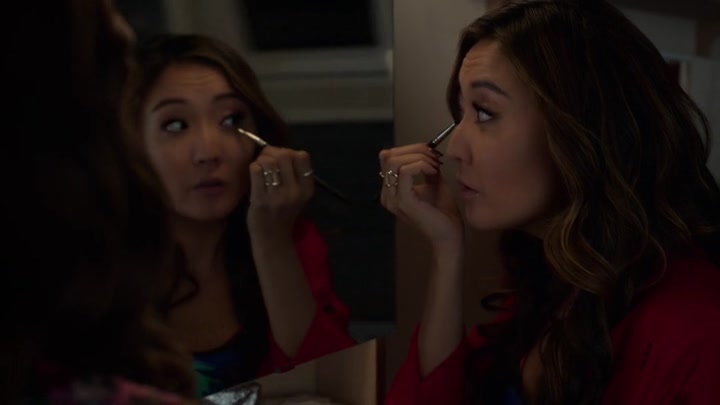 Emily_in_Paris_S02E05_WEBRip_x264-ION10_2154.jpg