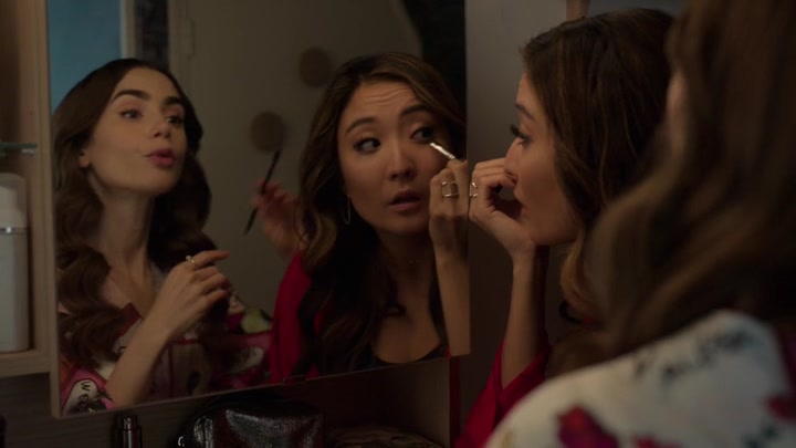 Emily_in_Paris_S02E05_WEBRip_x264-ION10_2157.jpg